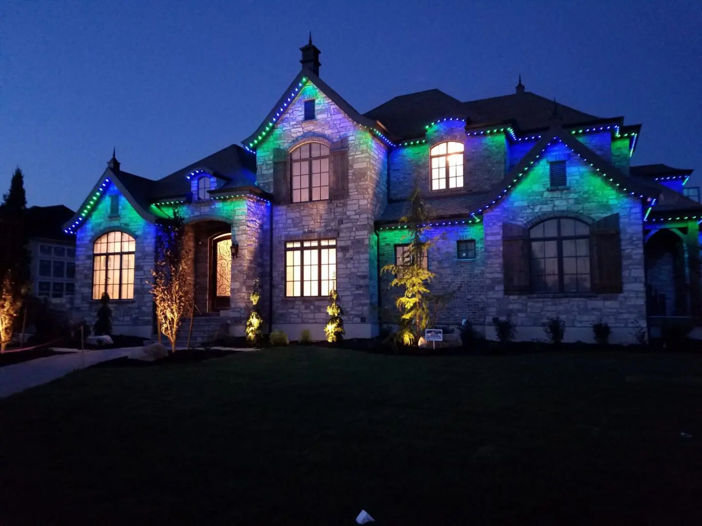 Holiday lighting systems